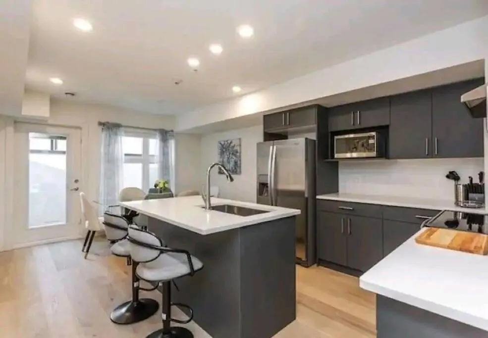 Gem Havana 3 Bedroom Home Calgary Apartment